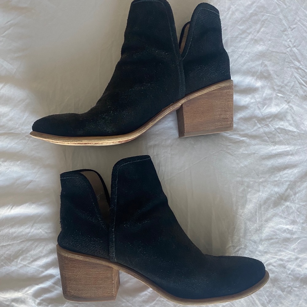 Hinge Booties
